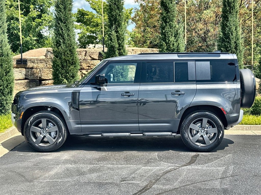 Used 2025 Land Rover Defender 110 S image 2