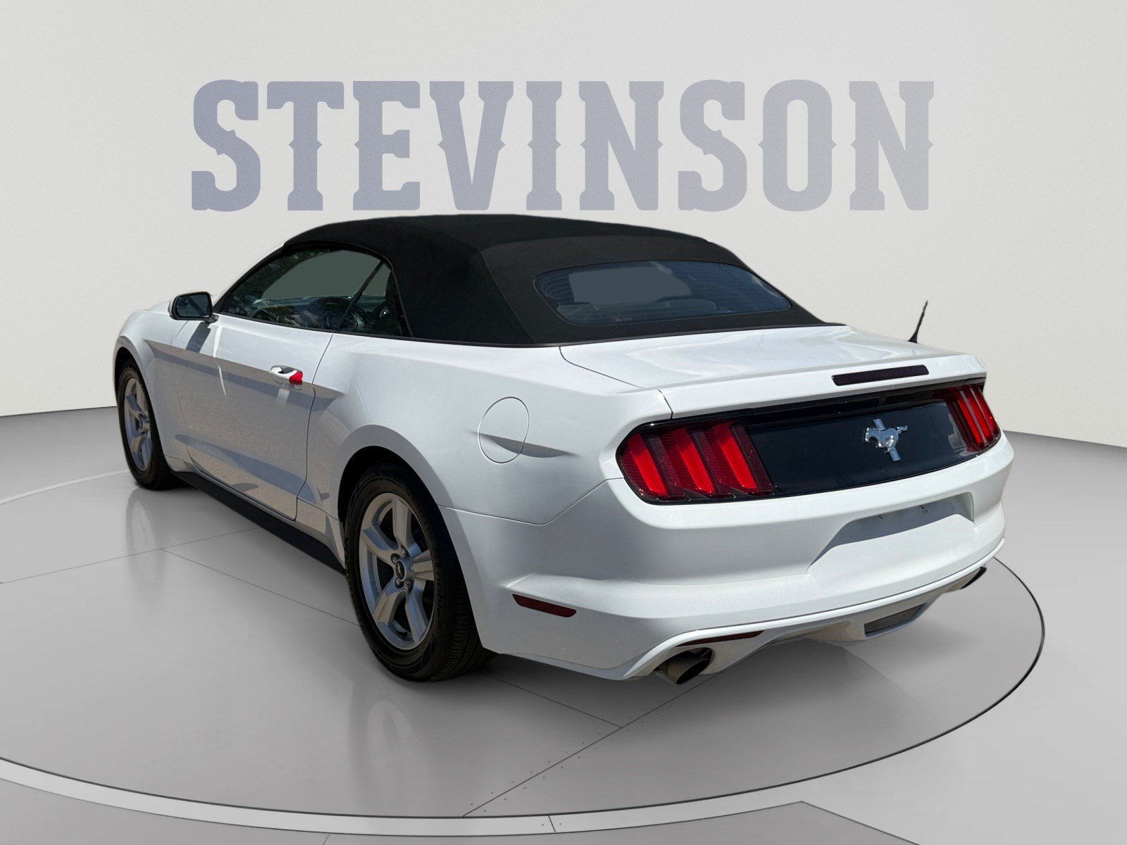 Used 2017 Ford Mustang Convertible RWD image 3