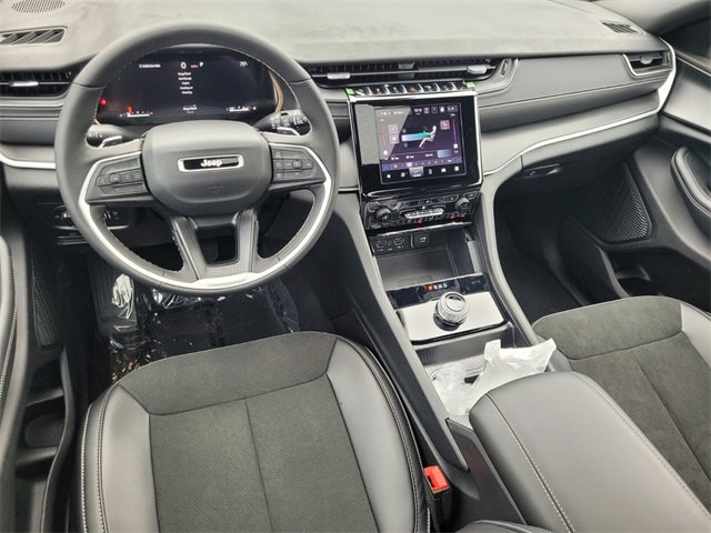 New 2025 Jeep Grand Cherokee Altitude image 10