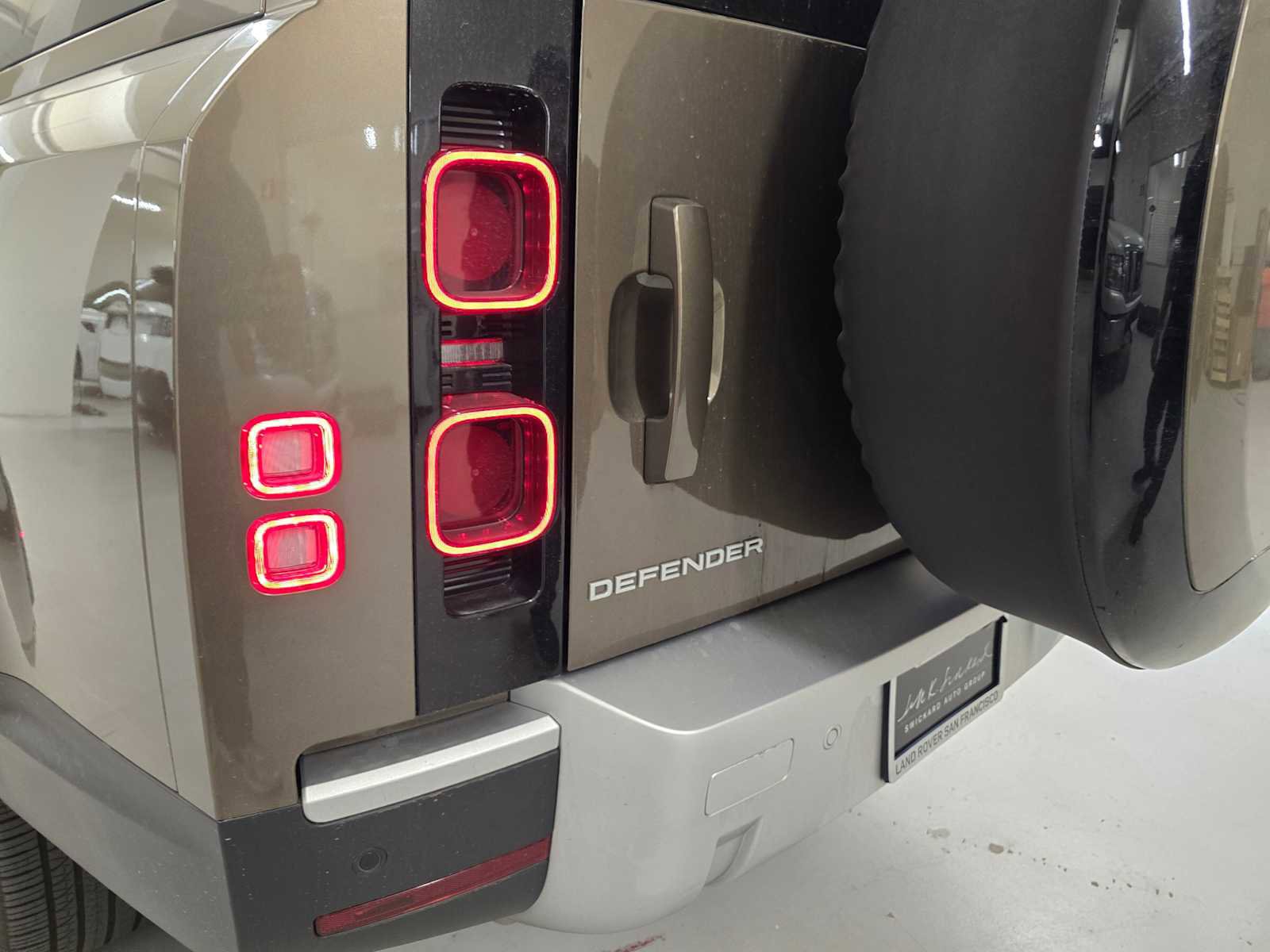 Used 2025 Land Rover Defender 130 S image 16