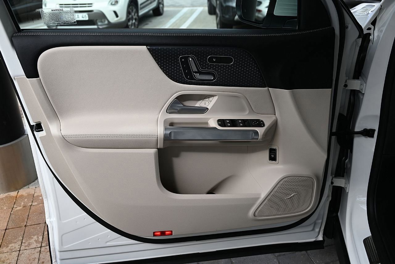 Certified 2025 Mercedes-Benz GLB 250 4MATIC image 17