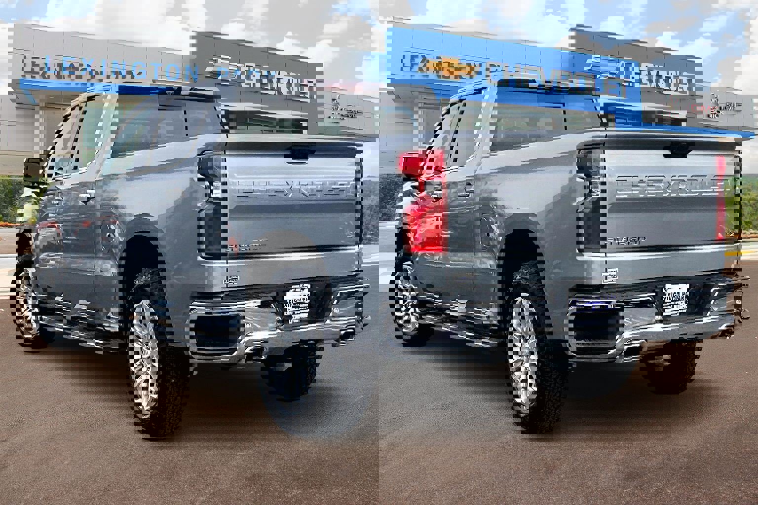 Used 2024 Chevrolet Silverado 1500 LTZ image 2