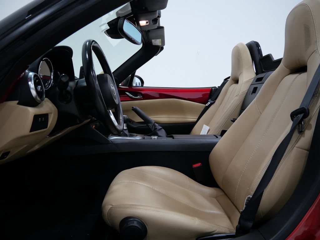 Used 2019 MAZDA MX-5 Miata Grand Touring w/ GT-S Package RWD image 11