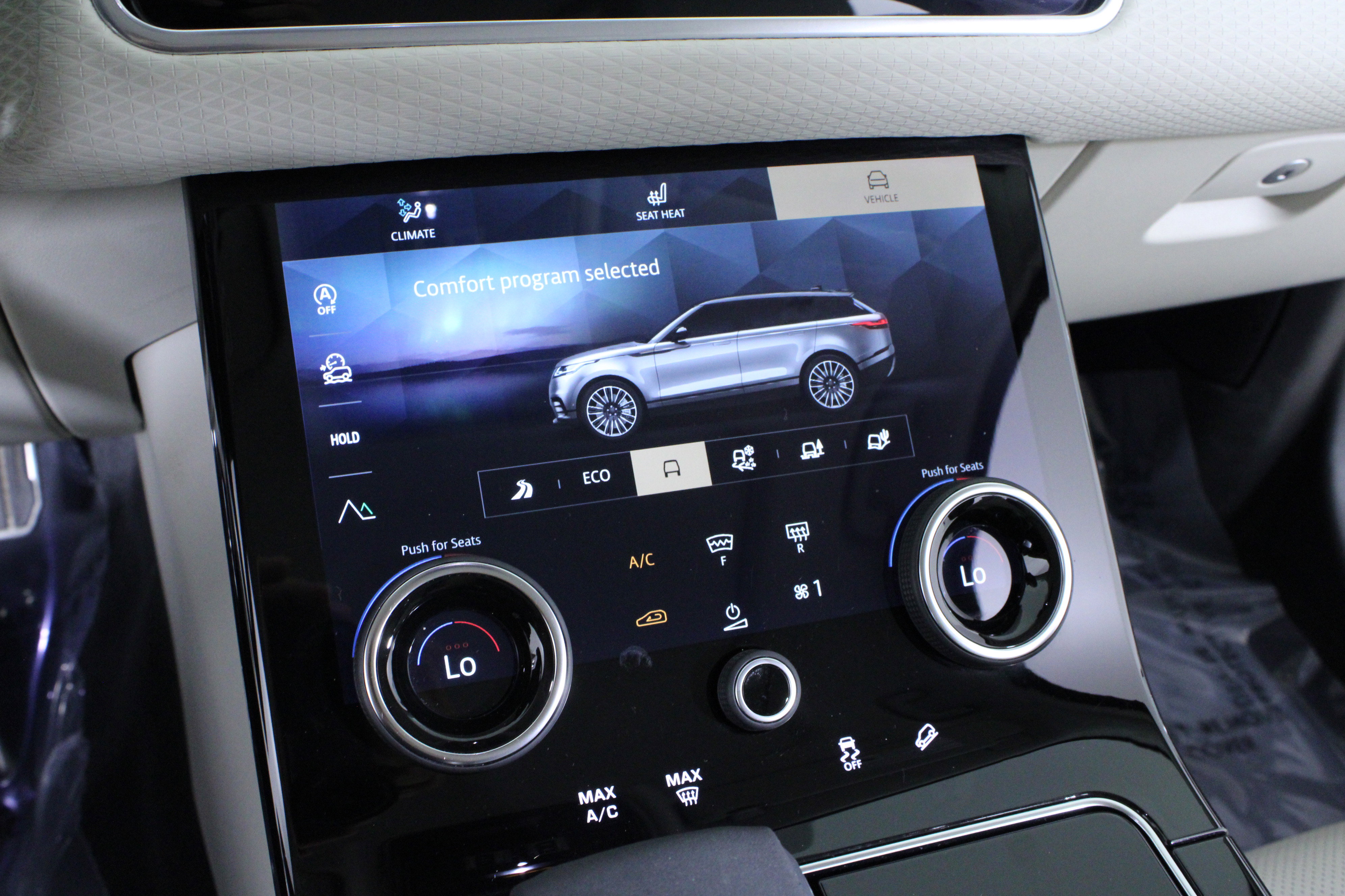 Used 2023 Land Rover Range Rover Velar R-Dynamic S image 29