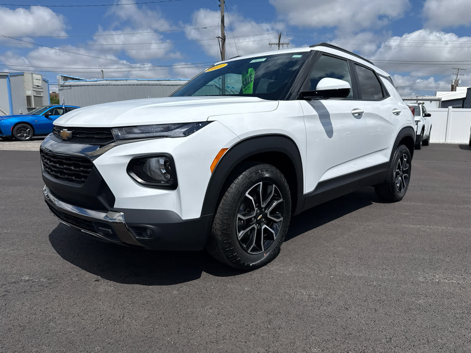 Used 2023 Chevrolet TrailBlazer ACTIV FWD image 2