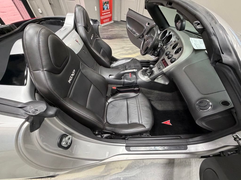 Used 2008 Pontiac Solstice GXP w/ Premium Package RWD image 35