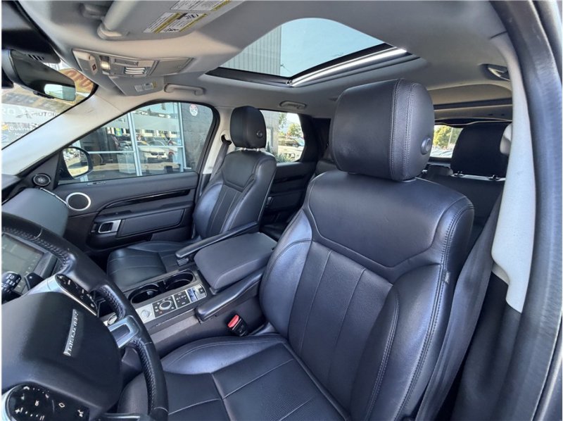 Used 2019 Land Rover Discovery SE AWD/4WD image 19