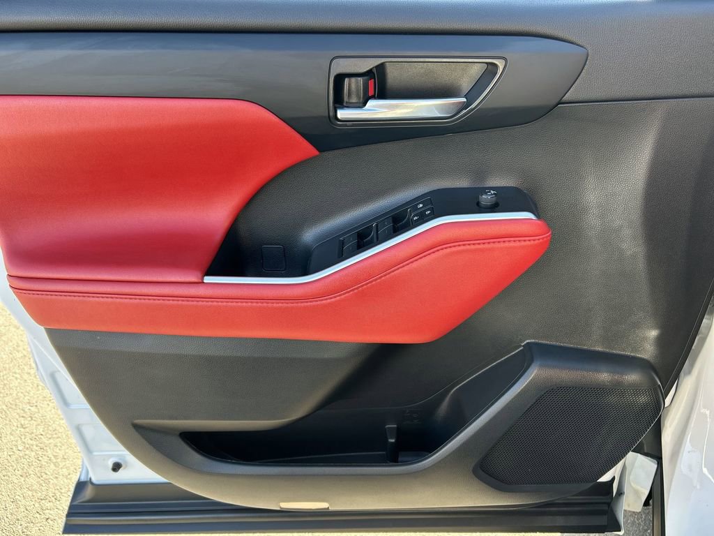 Used 2022 Toyota Highlander XSE image 23