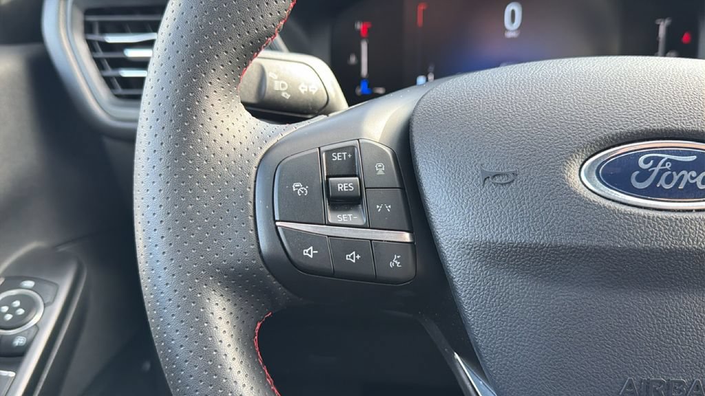 Used 2025 Ford Escape ST-Line w/ Tech Pack #1 FWD image 19