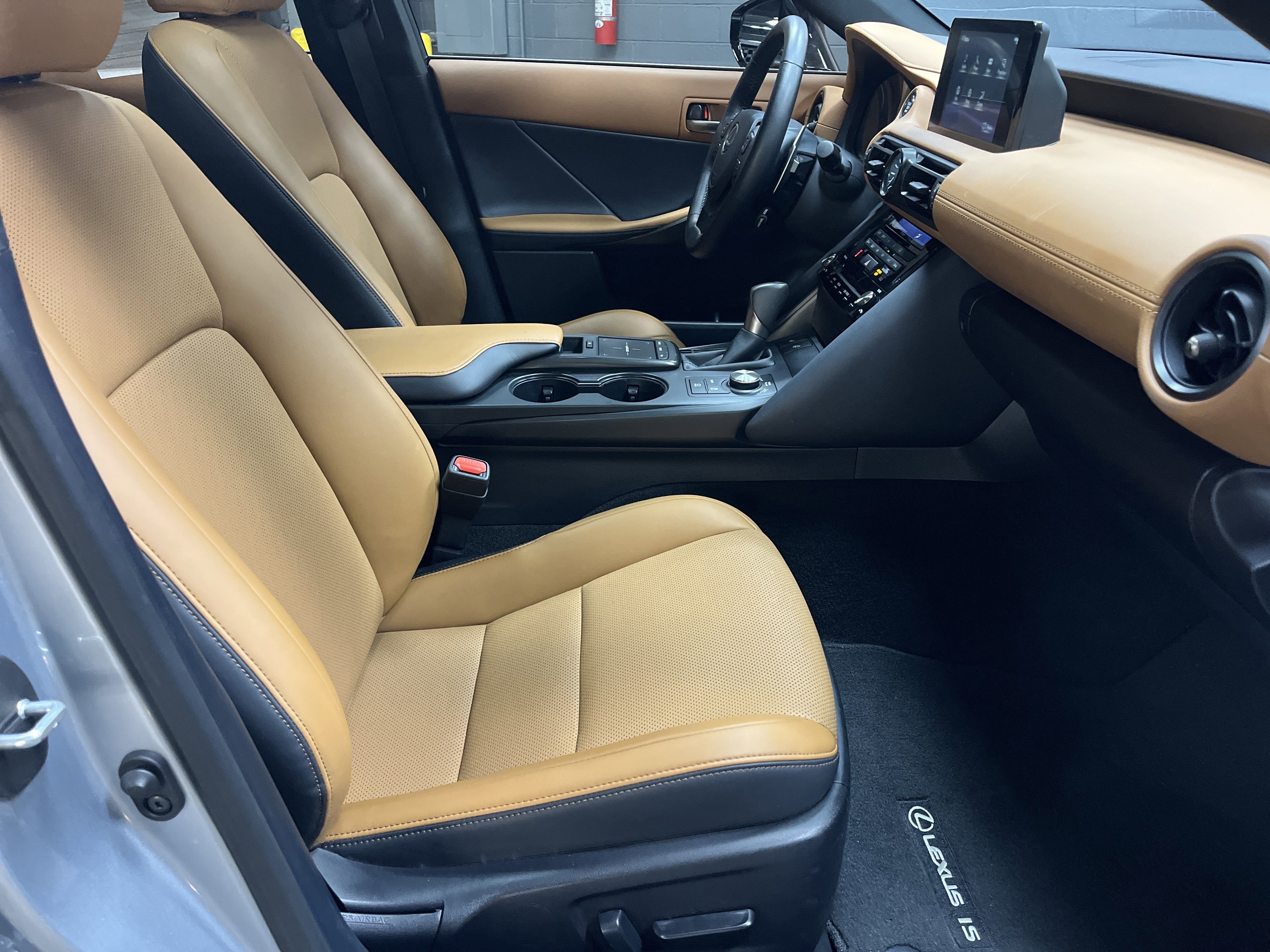 Used 2025 Lexus IS 350 F Sport image 31