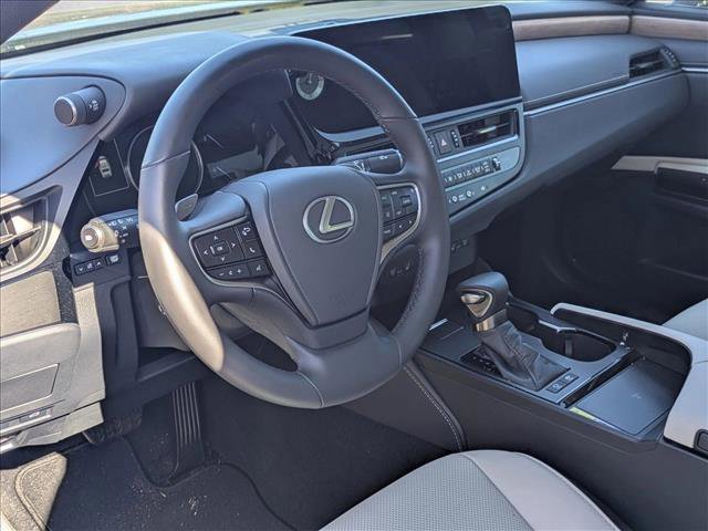 Used 2025 Lexus ES 300h w/ Premium Package image 8