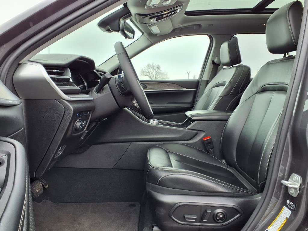 Used 2024 Jeep Grand Cherokee Limited 4xe image 32