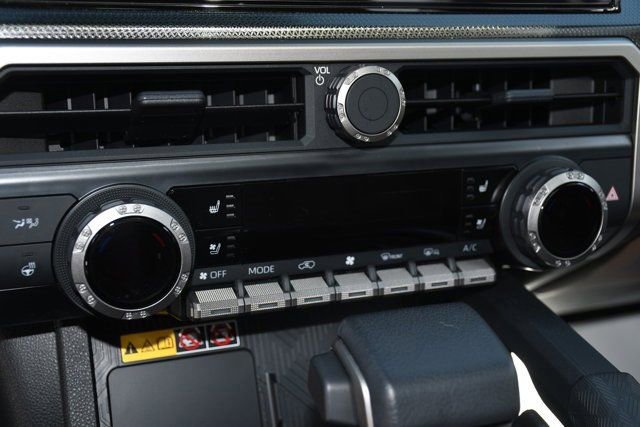 Used 2025 Toyota 4Runner Limited AWD/4WD image 9