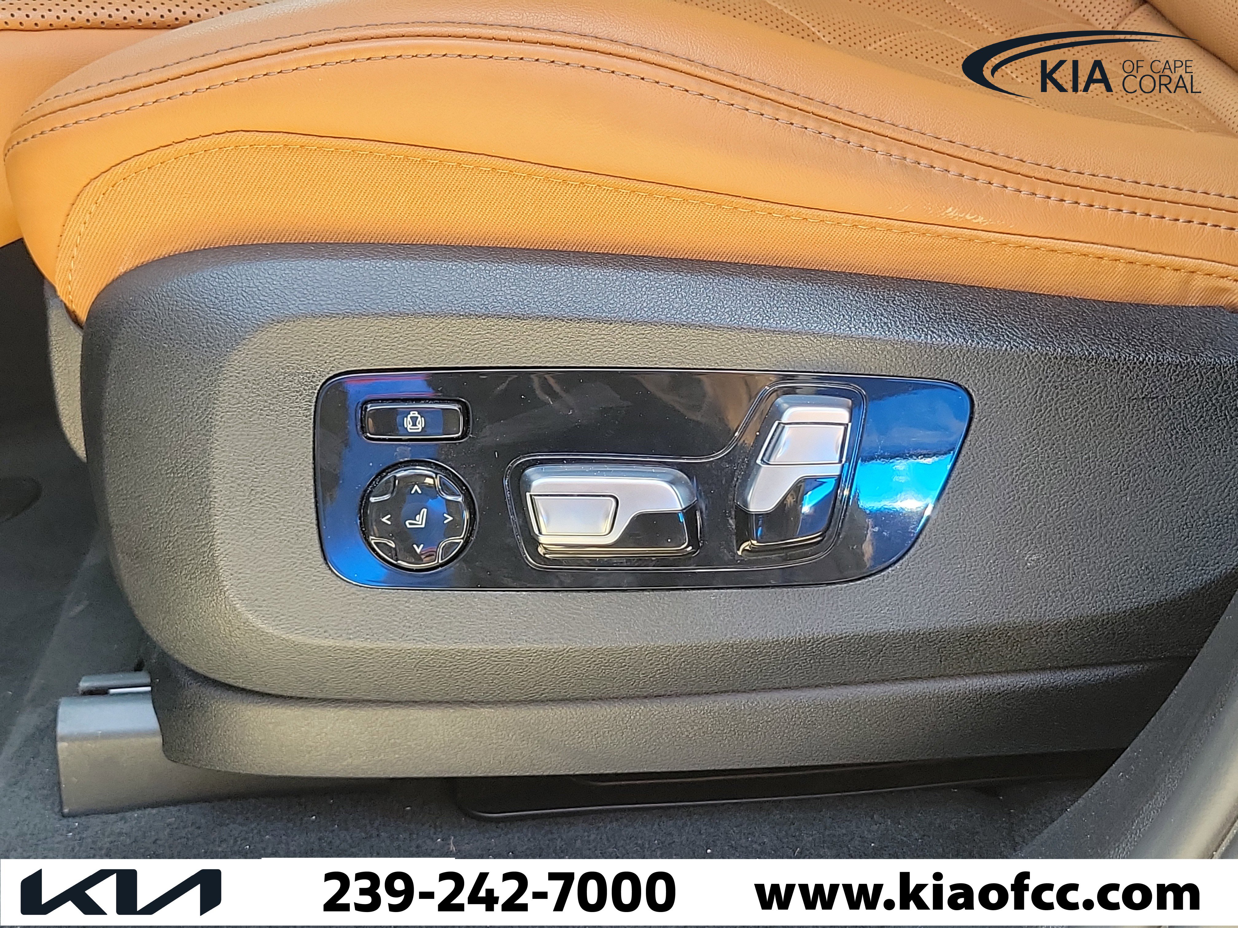 Used 2024 BMW X7 xDrive40i w/ M Sport Package image 24