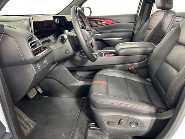 Used 2024 Chevrolet Traverse RS image 21