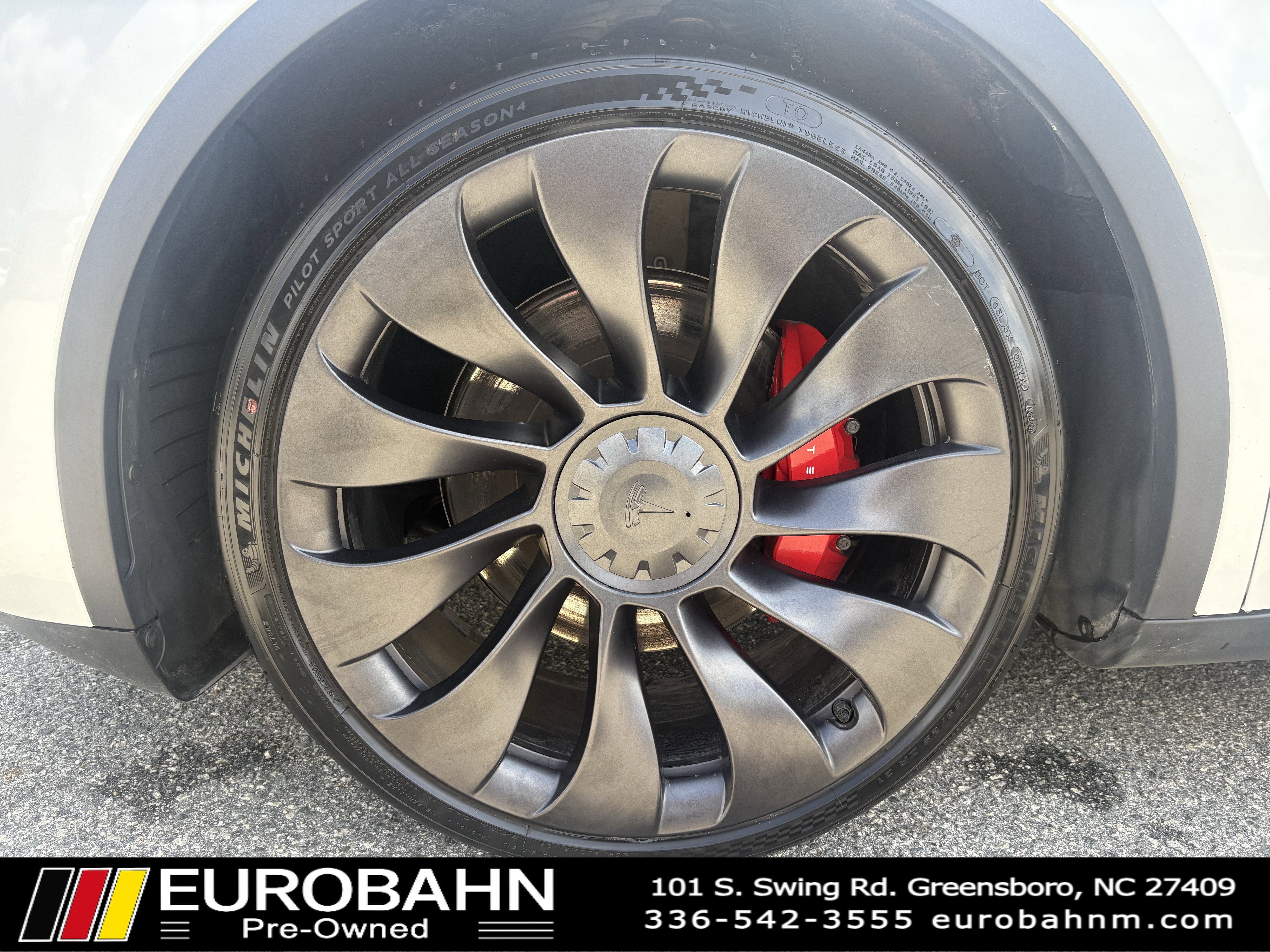 Used 2024 Tesla Model Y Performance image 32