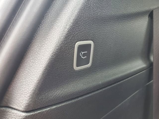 Used 2025 Chrysler Pacifica Limited image 8