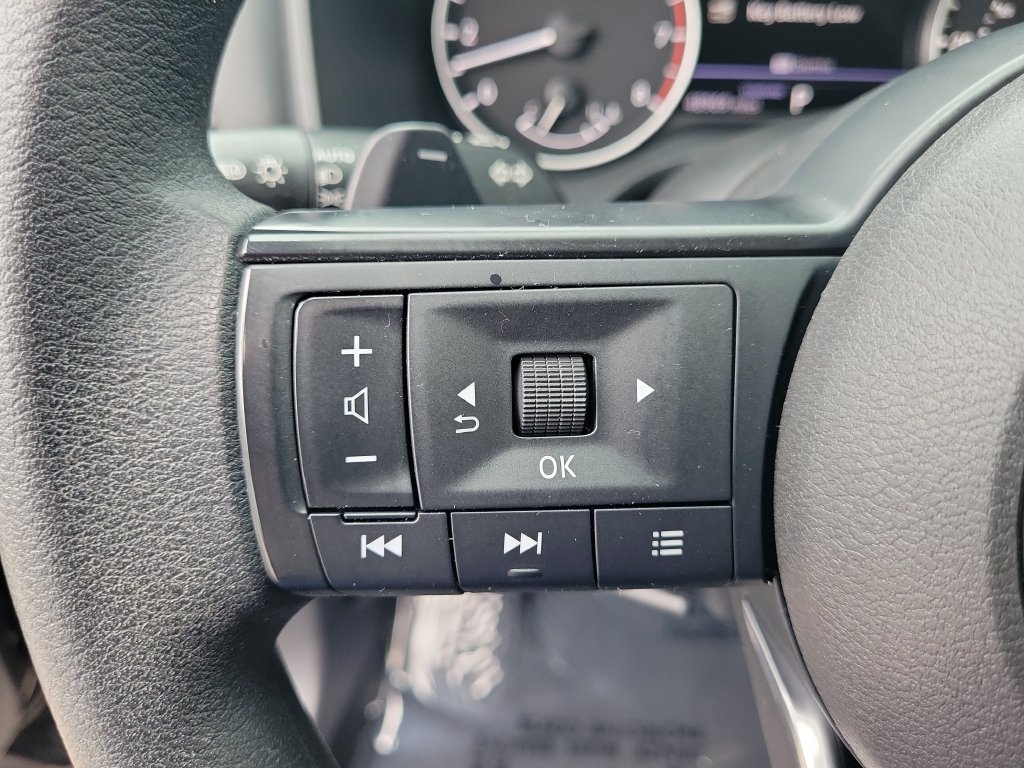 Used 2024 Nissan Rogue SV FWD image 19