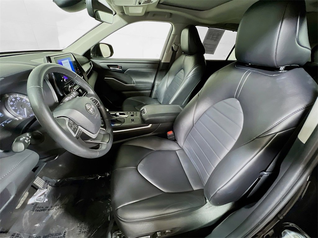 Certified 2024 Toyota Highlander XLE image 19