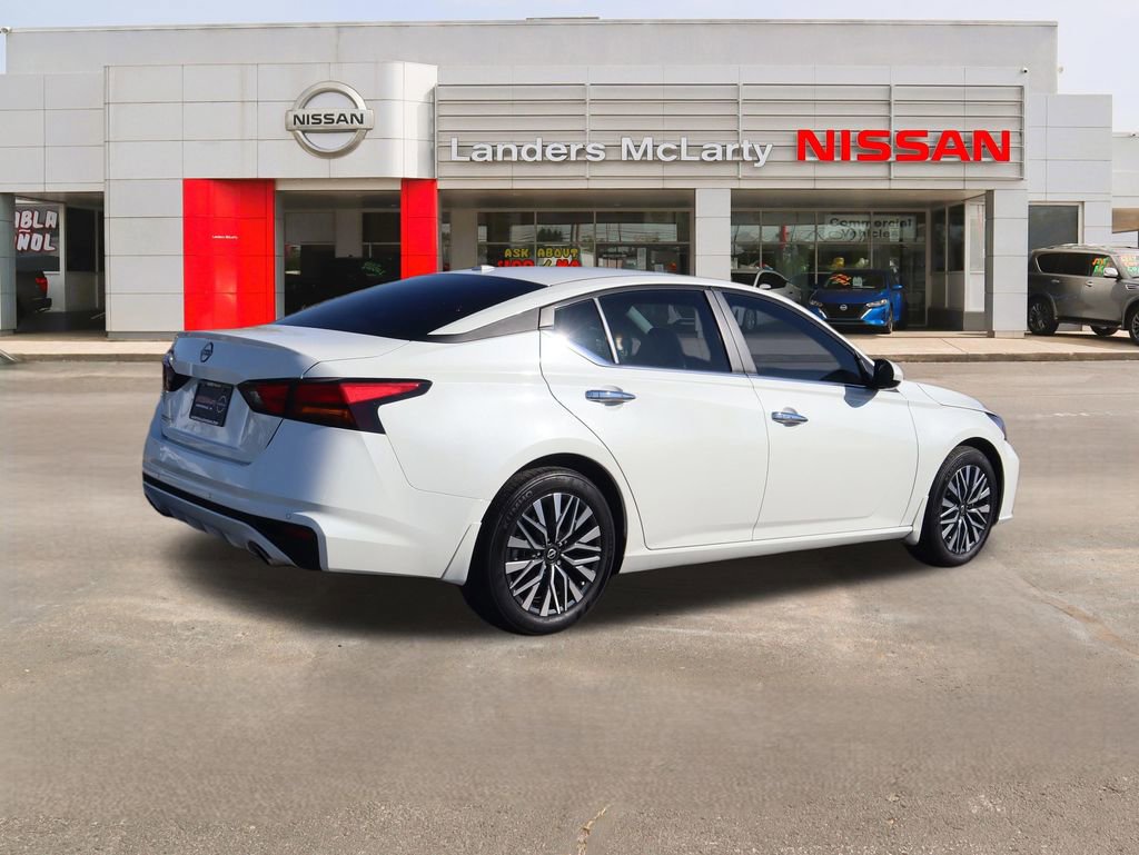 Used 2025 Nissan Altima 2.5 SV w/ SV Premium Package image 3