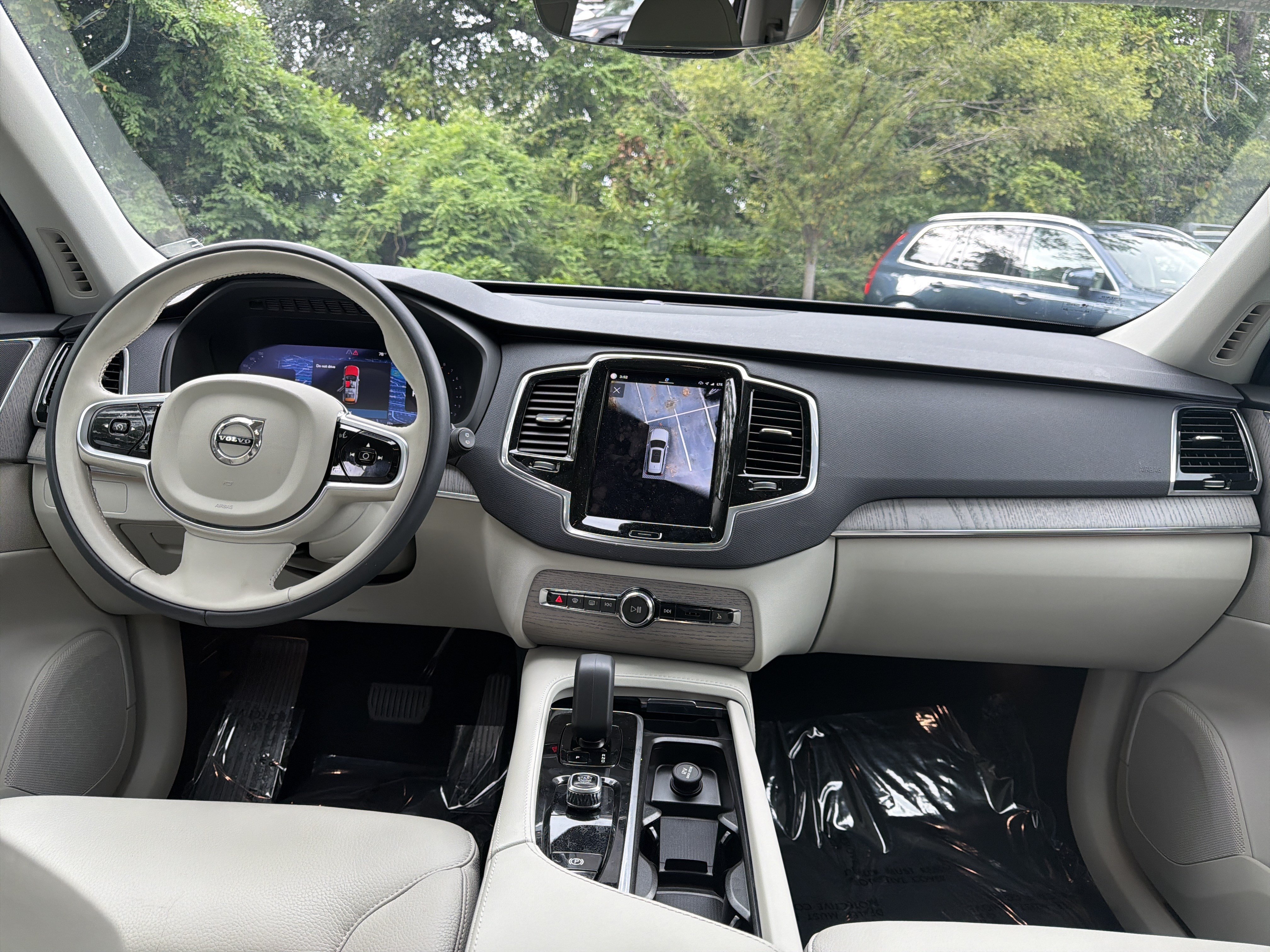 Certified 2025 Volvo XC90 B5 Plus w/ Protection Package Premier AWD/4WD image 30