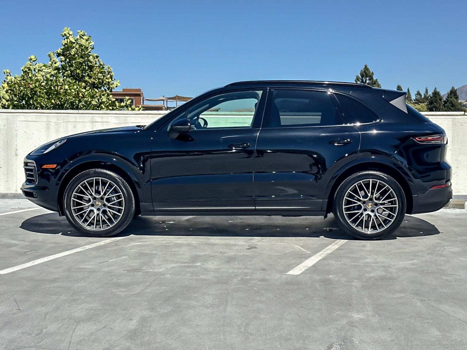 Used 2023 Porsche Cayenne AWD/4WD image 2