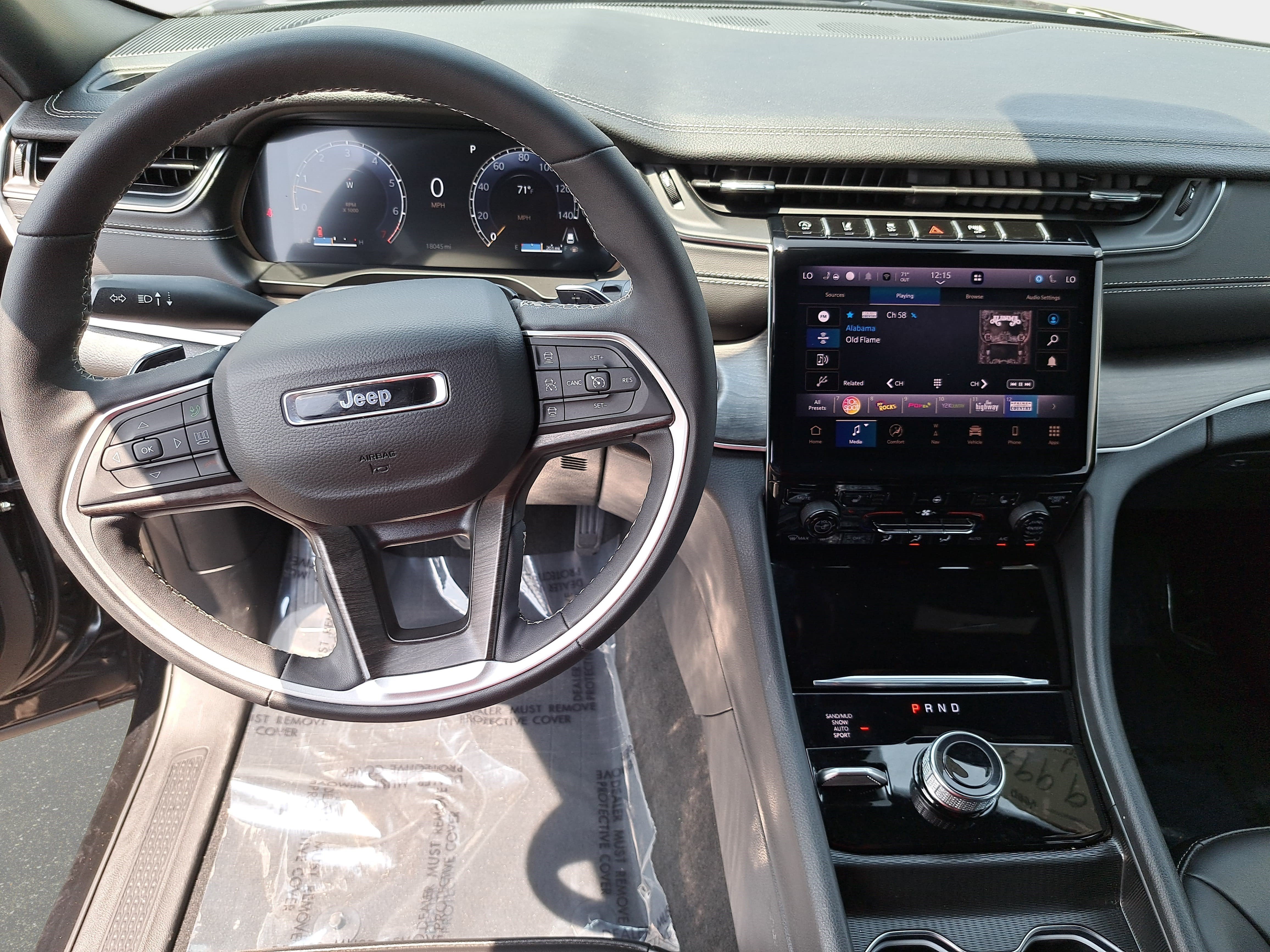 Used 2025 Jeep Grand Cherokee L Limited w/ Black Appearance Package AWD/4WD image 18