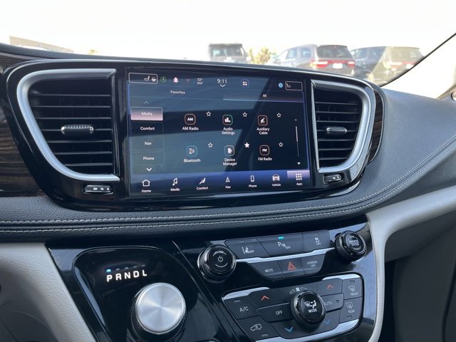 Used 2023 Chrysler Pacifica Limited image 46