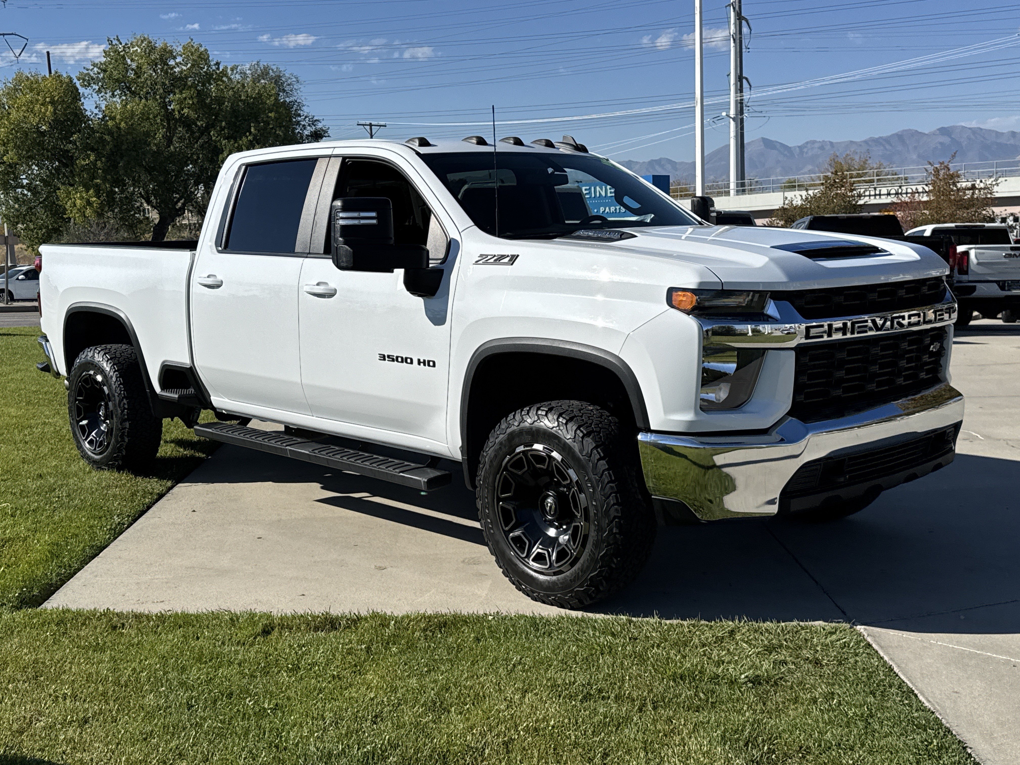 Used 2022 Chevrolet Silverado 3500 LT AWD/4WD image 7