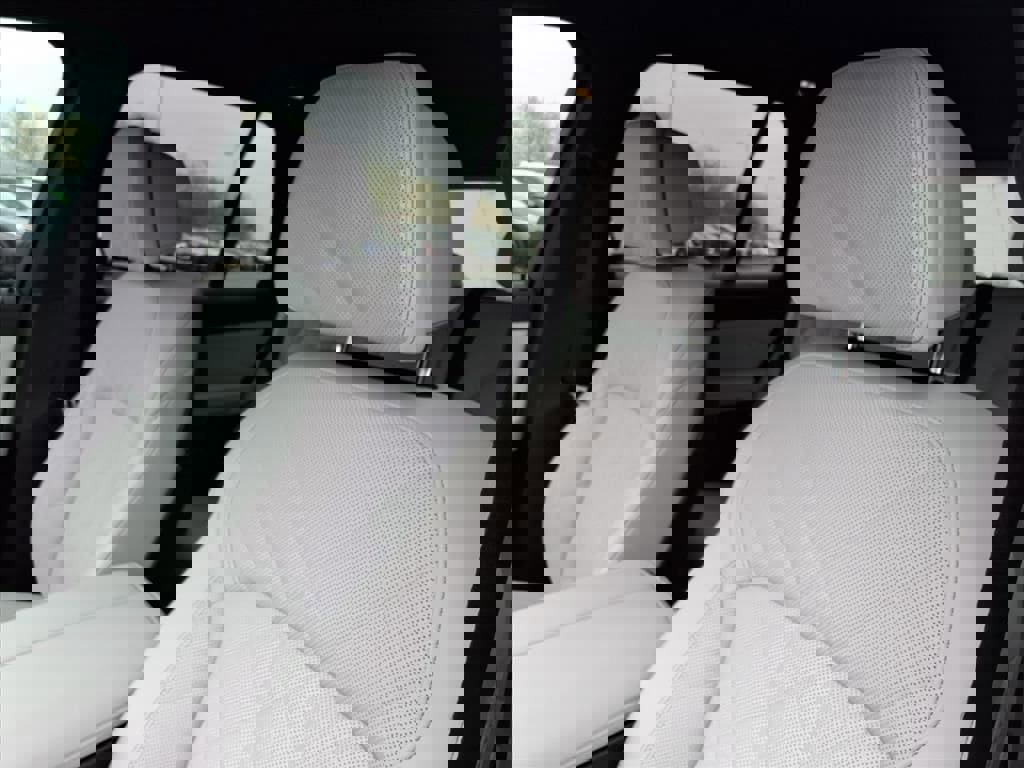 Used 2026 BMW X5 xDrive50e image 27