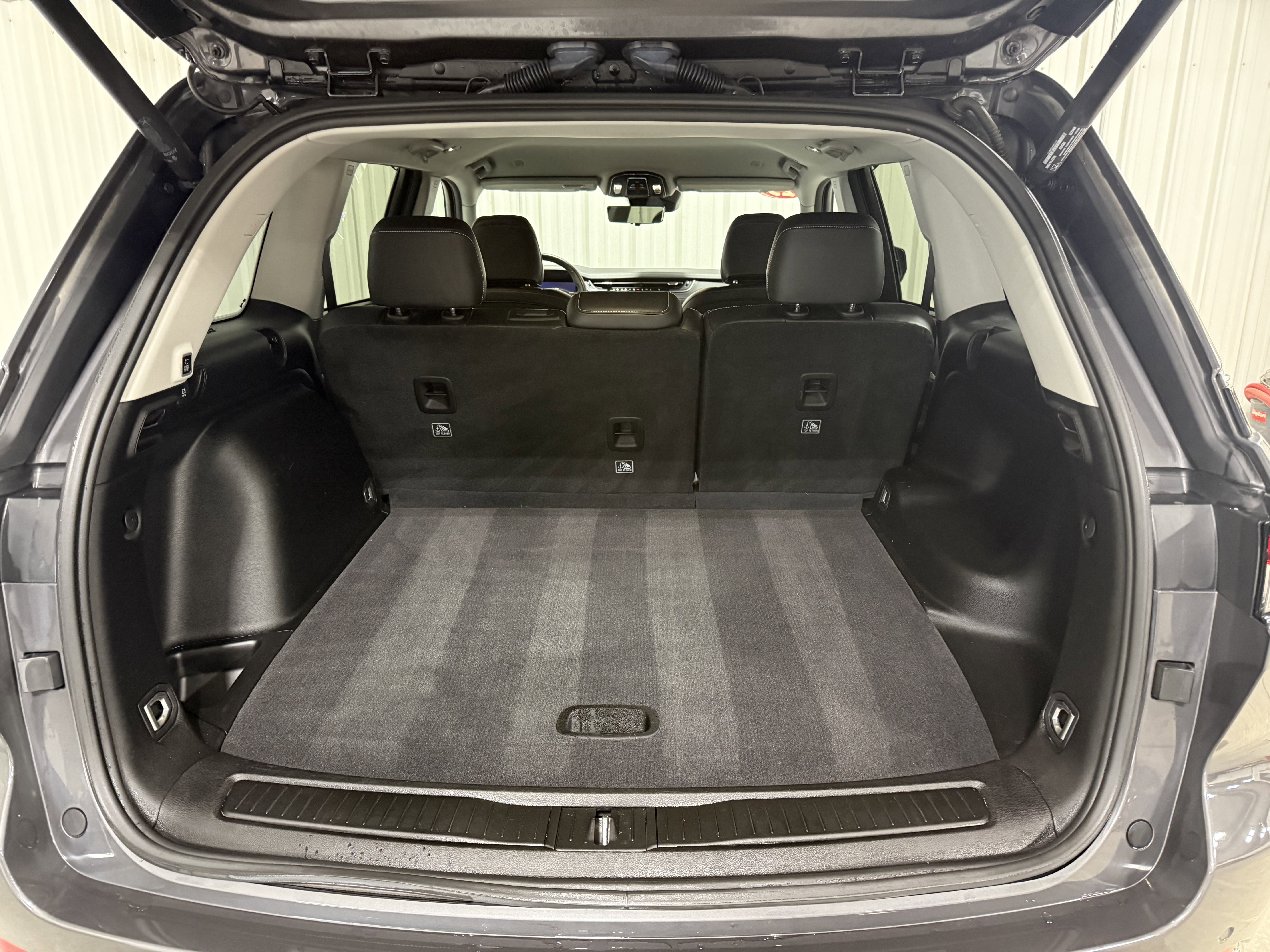 Used 2023 Jeep Grand Cherokee Limited w/ Luxury Tech Group II image 7