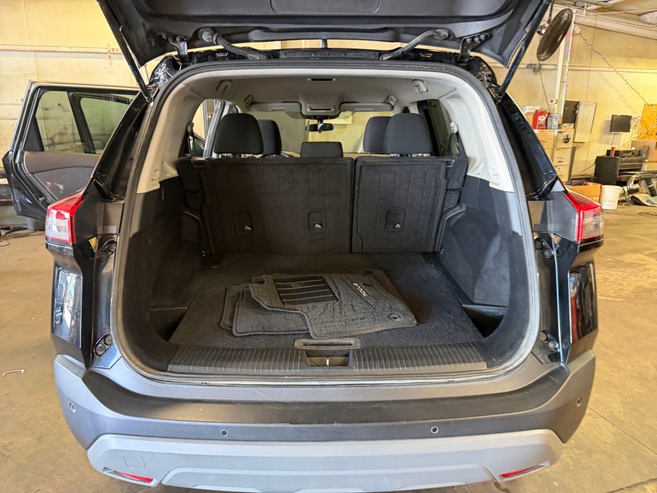 Used 2023 Nissan Rogue S AWD/4WD image 18