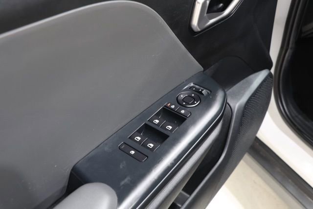 Used 2025 Kia K4 LXS image 19