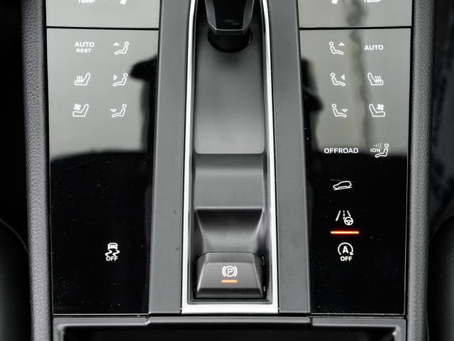 Certified 2026 Porsche Macan AWD/4WD image 22