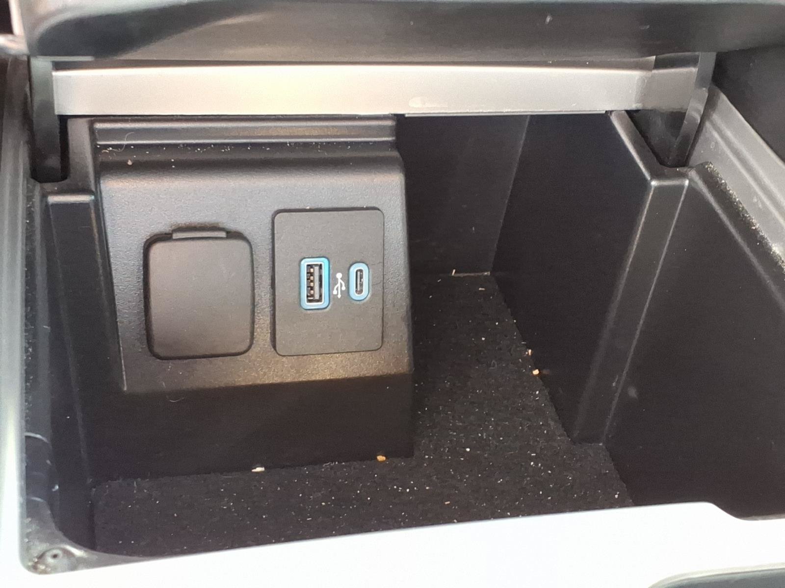 Used 2021 Ford Explorer Limited w/ Equipment Group 301A RWD image 12