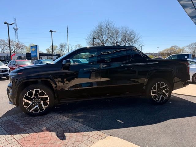 Used 2025 Chevrolet Silverado EV RST AWD/4WD image 4