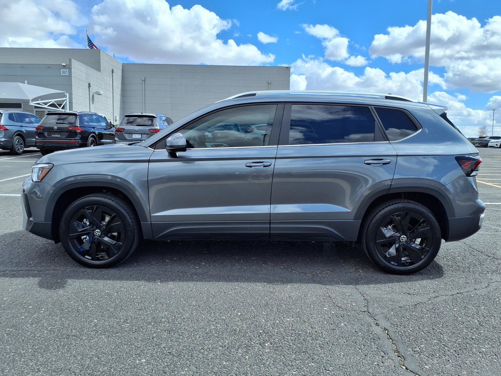 New 2026 Volkswagen Taos SE FWD image 2