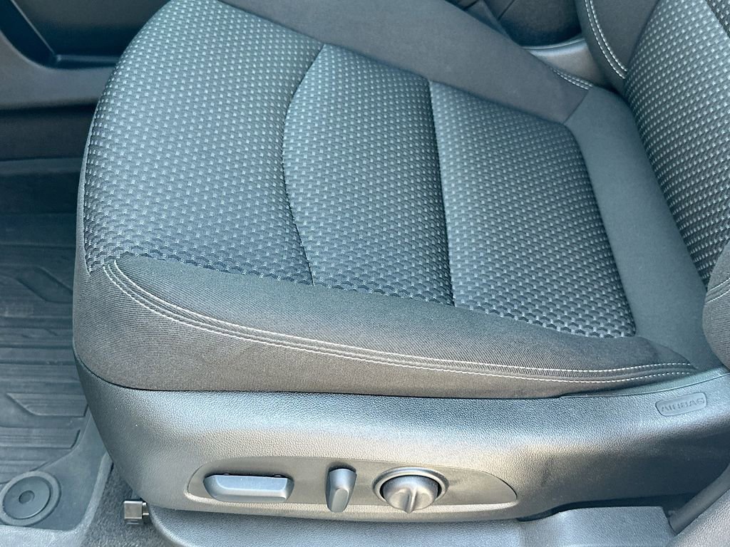 New 2024 GMC Terrain SLE w/ Driver Convenience Package FWD image 9