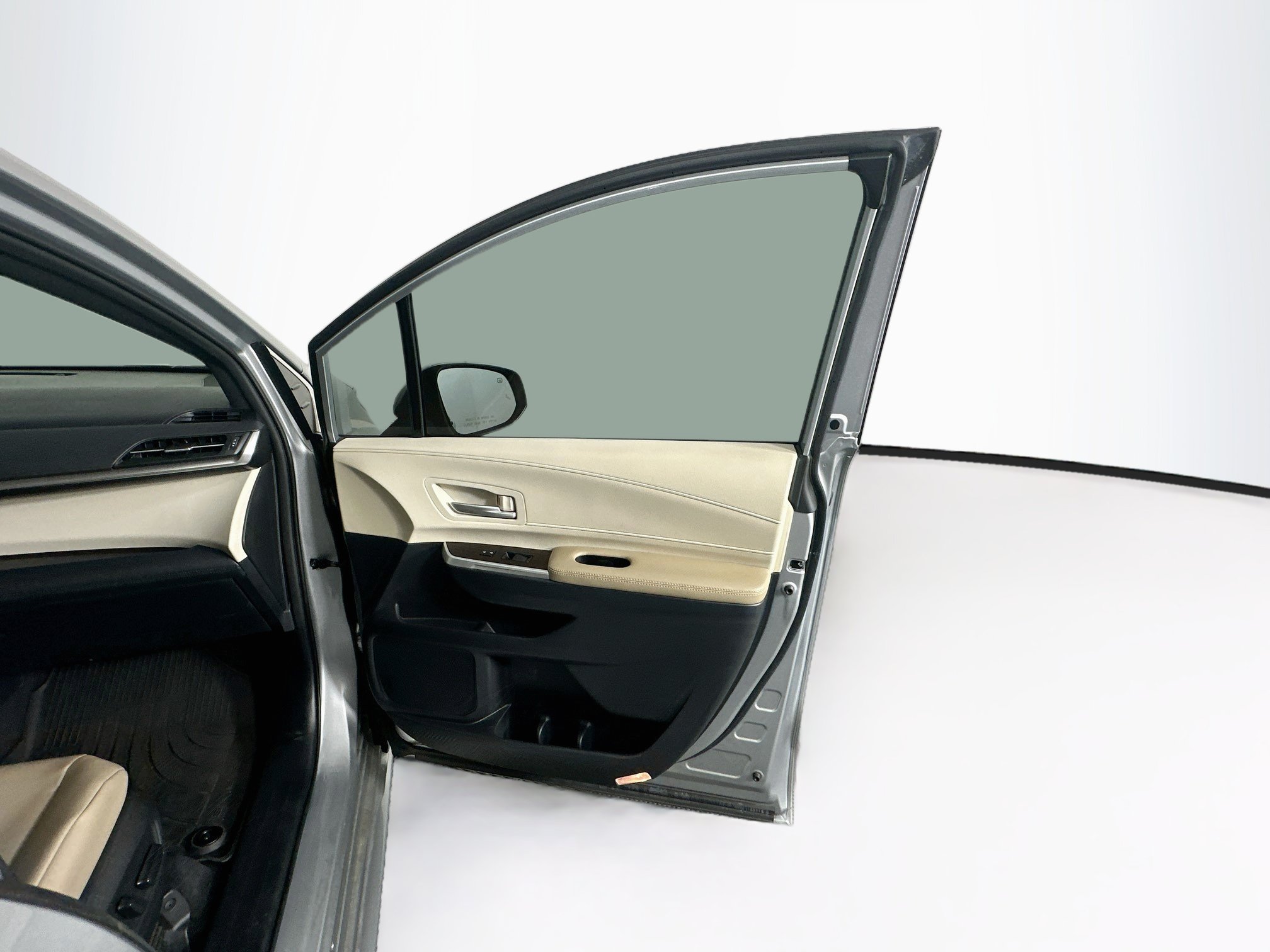 Used 2023 Toyota Sienna XLE FWD image 33