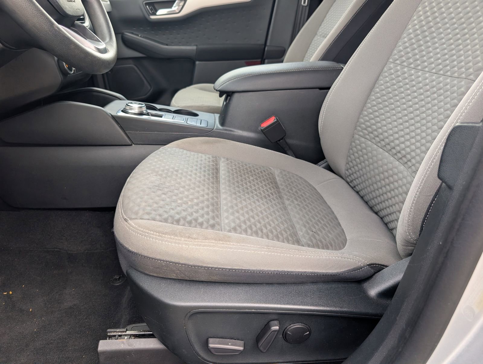 Used 2020 Ford Escape SE FWD image 8