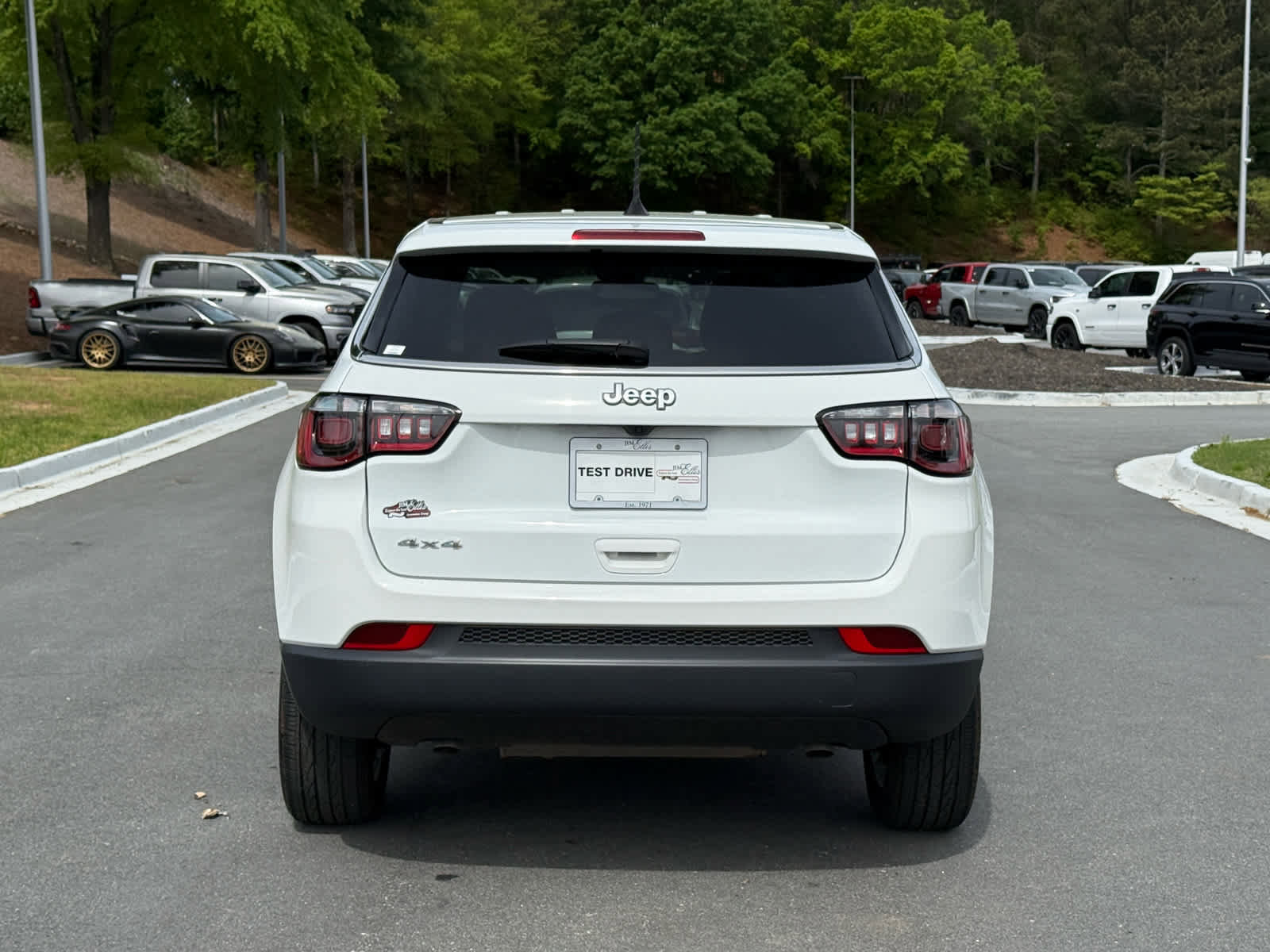 Used 2023 Jeep Compass Sport image 4