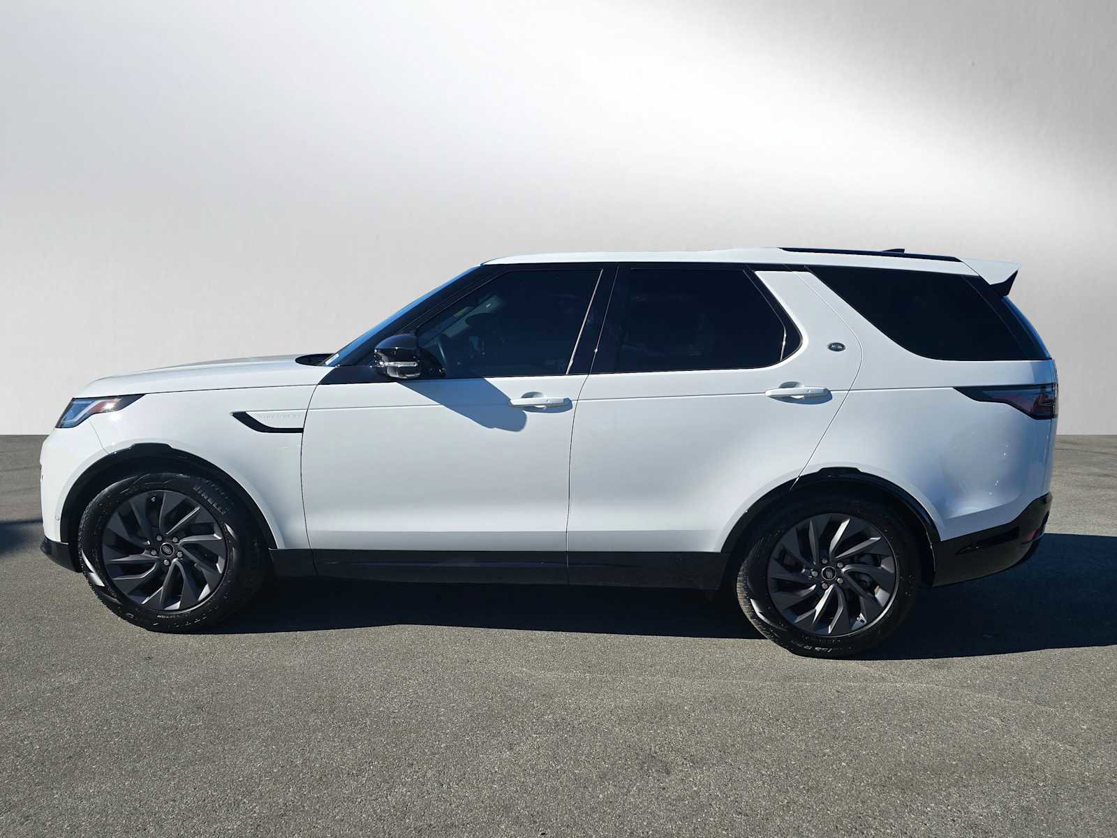 Certified 2023 Land Rover Discovery S R-Dynamic image 2