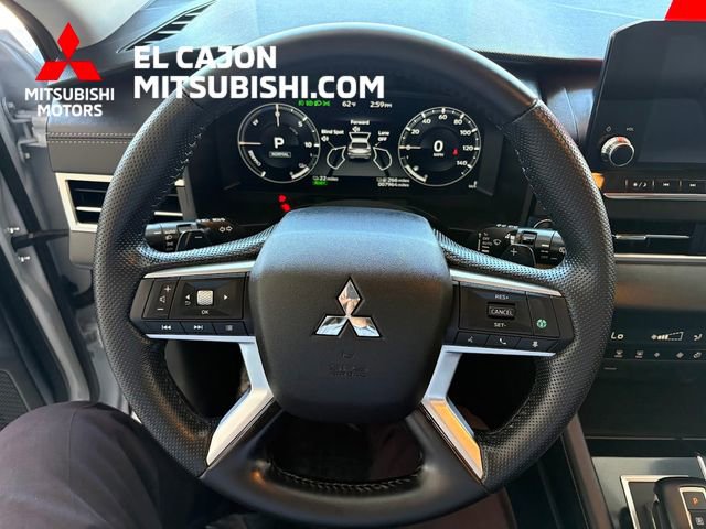 Used 2025 Mitsubishi Outlander SE image 16