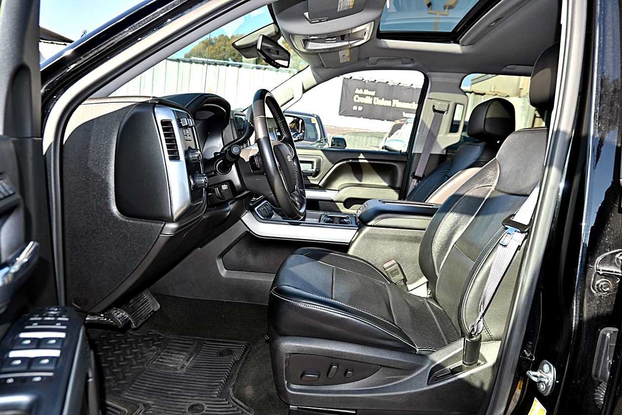 Used 2017 Chevrolet Silverado 1500 LTZ Z71 w/ LTZ Plus Package AWD/4WD image 15