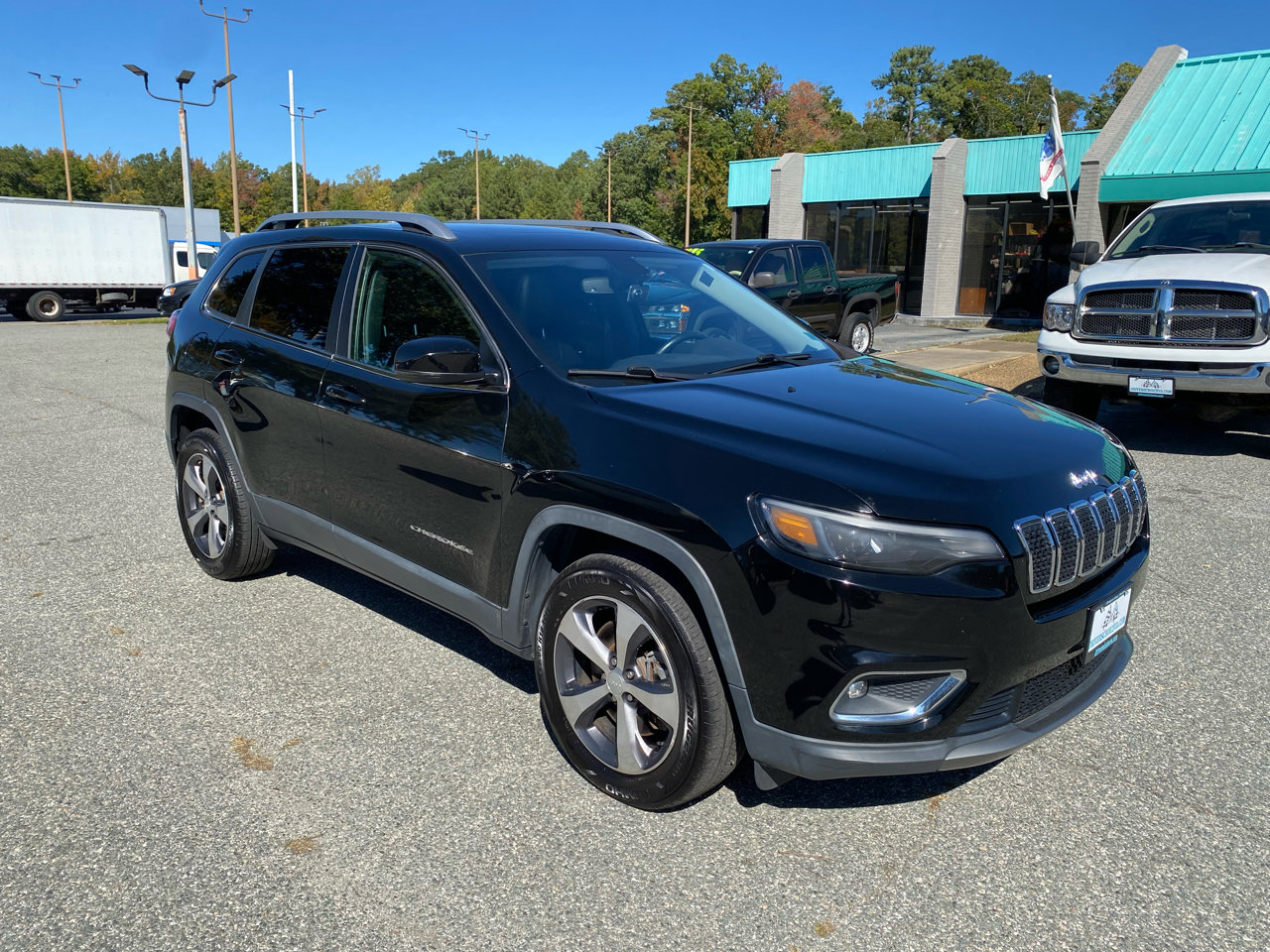Used 2019 Jeep Cherokee Limited image 2