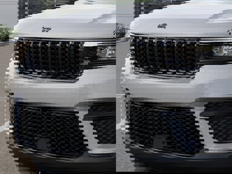 New 2025 Jeep Grand Cherokee Altitude image 21