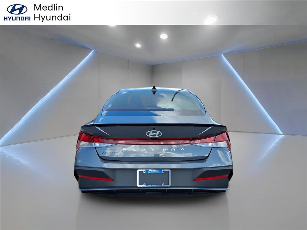 Used 2025 Hyundai Elantra Sport image 24