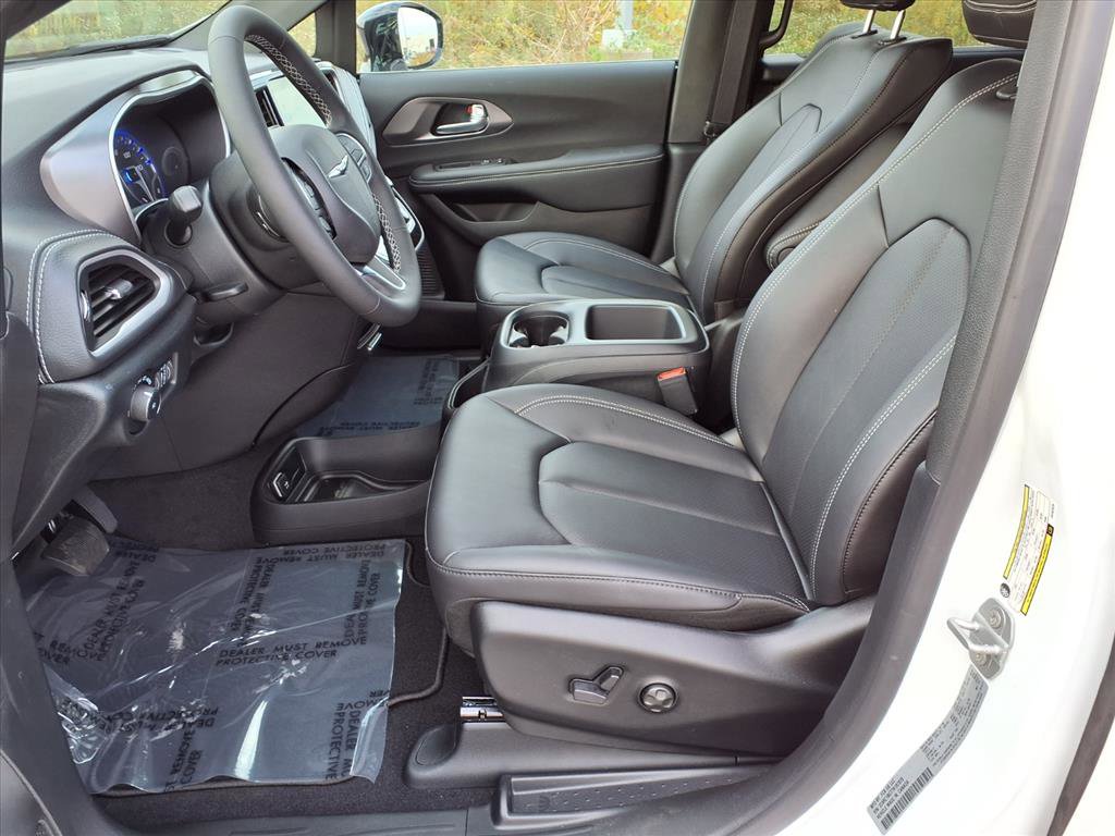 New 2026 Chrysler Pacifica Select image 25