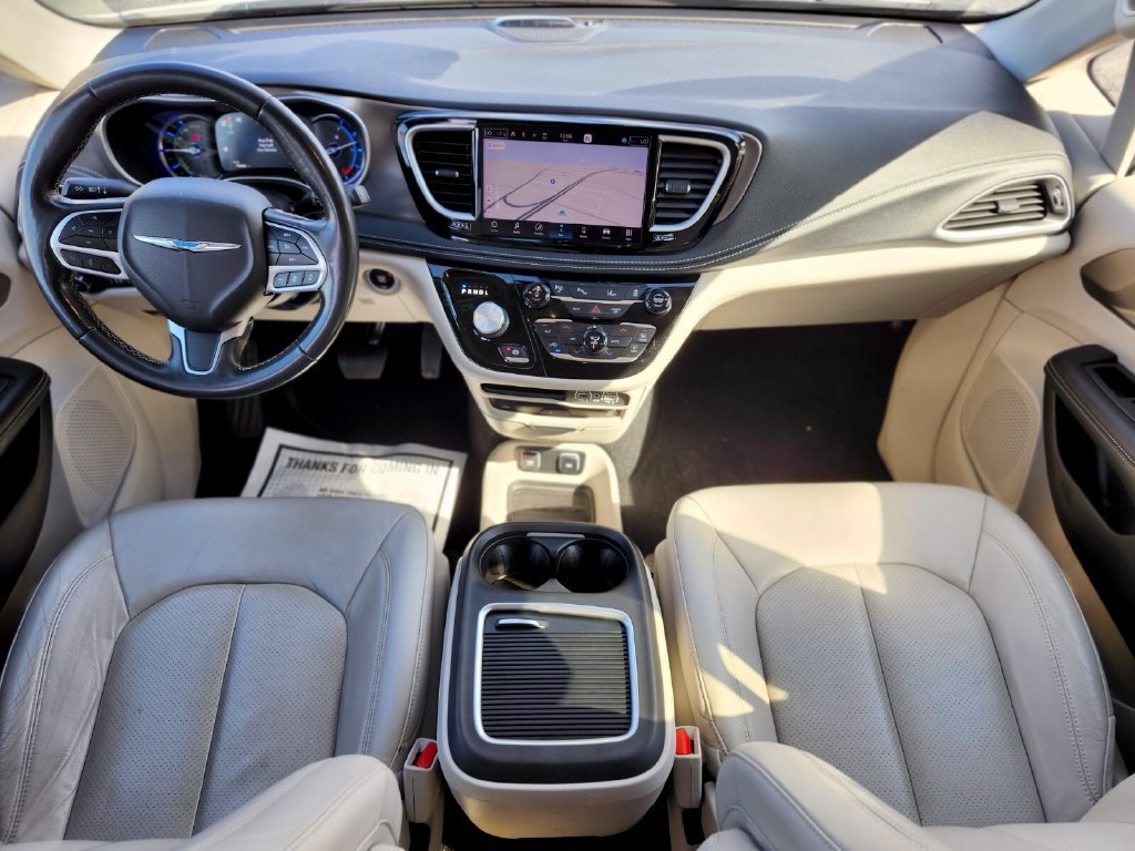 Used 2021 Chrysler Pacifica Touring-L w/ Uconnect Theater Family Group FWD image 12