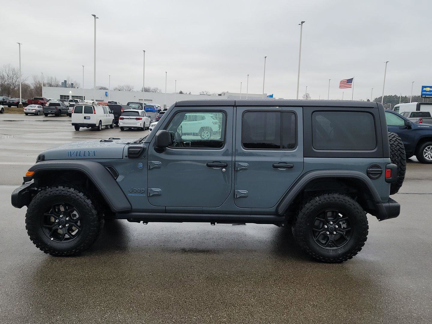 Used 2025 Jeep Wrangler Willys image 2